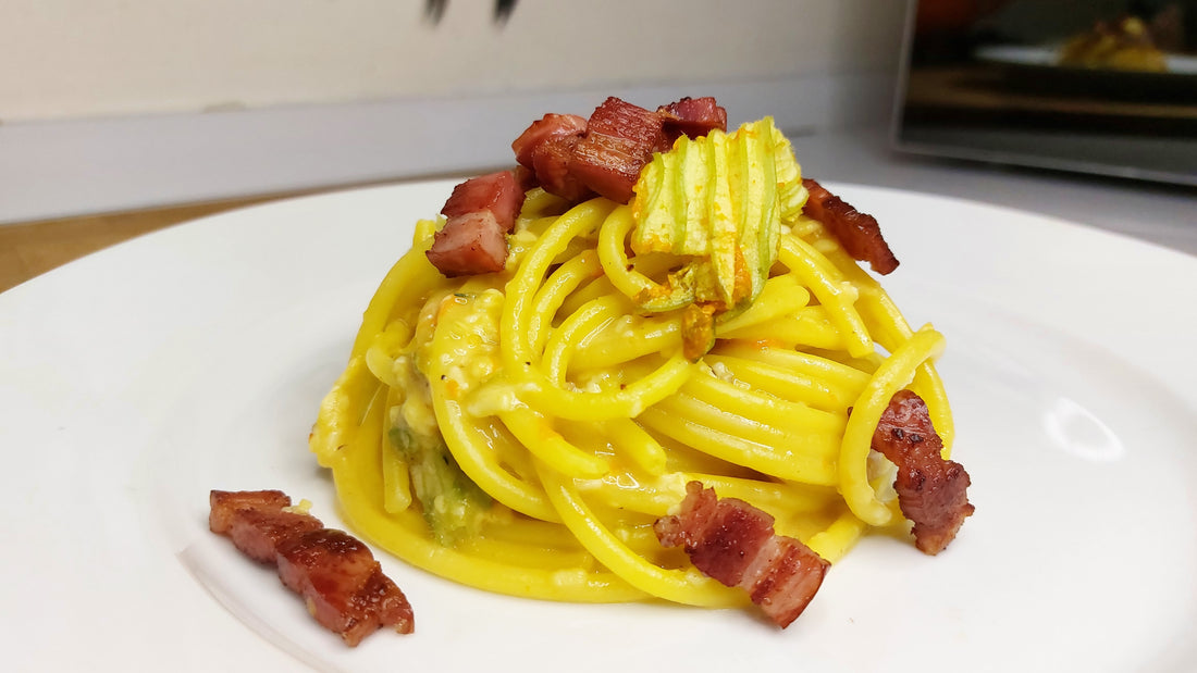 Bucatini con Flor de Calabacín y Tocino